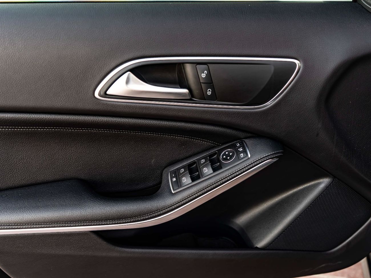 مرسيدس بنز GLA 250 Std 2.0L (211 HP)