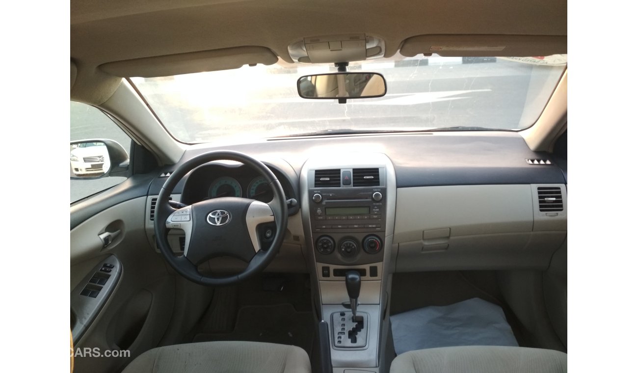 Toyota Corolla 2013 WHITE GCC NO ACCIDENT PERFECT