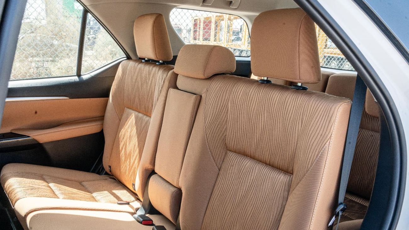 تويوتا فورتونر 2025 Toyota Fortuner 4.0L AT Petrol (White-Tan) (Qatar Spec)