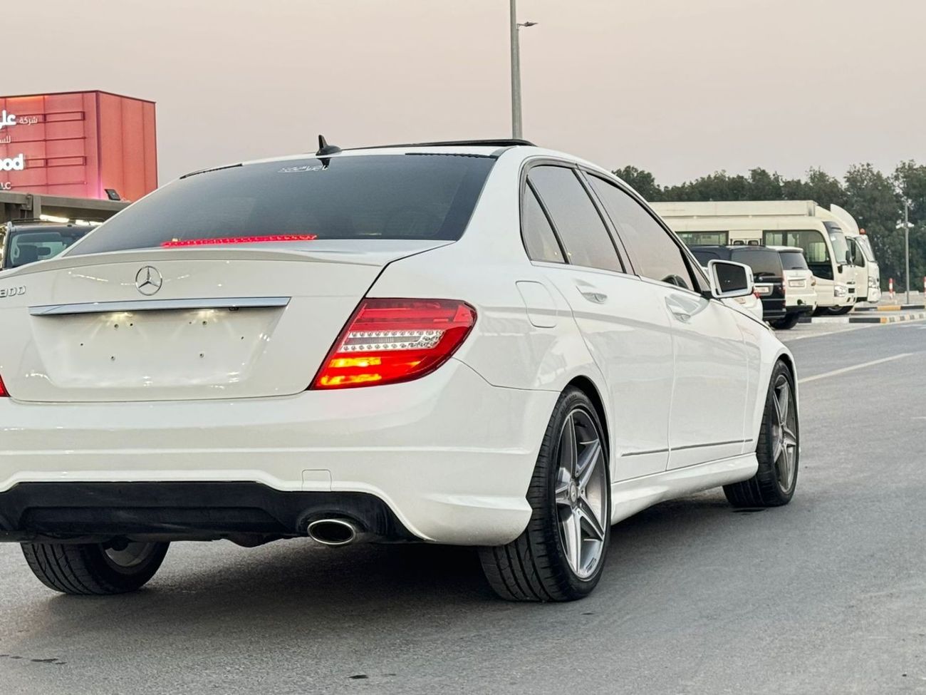 Mercedes-Benz C 300 Luxury 3.0L In excellent condition and requires no expenses
