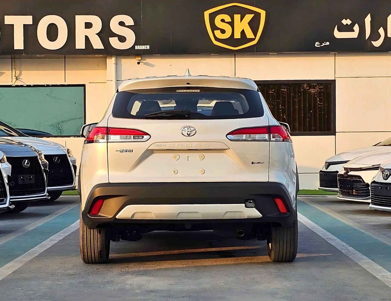 تويوتا كورولا كروس HYBRID ELITE / SUNROOF / FABRIC SEATS / 2.0L V4 PETROL (CODE # CRCHC)