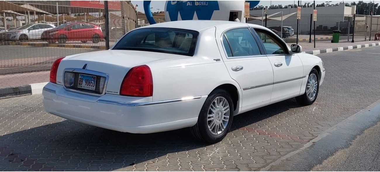 لينكولن تاون كار very clean car