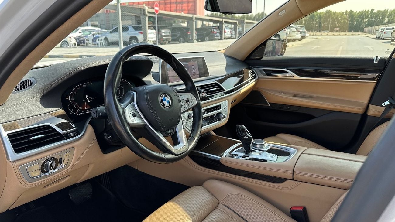 بي أم دبليو 740i 