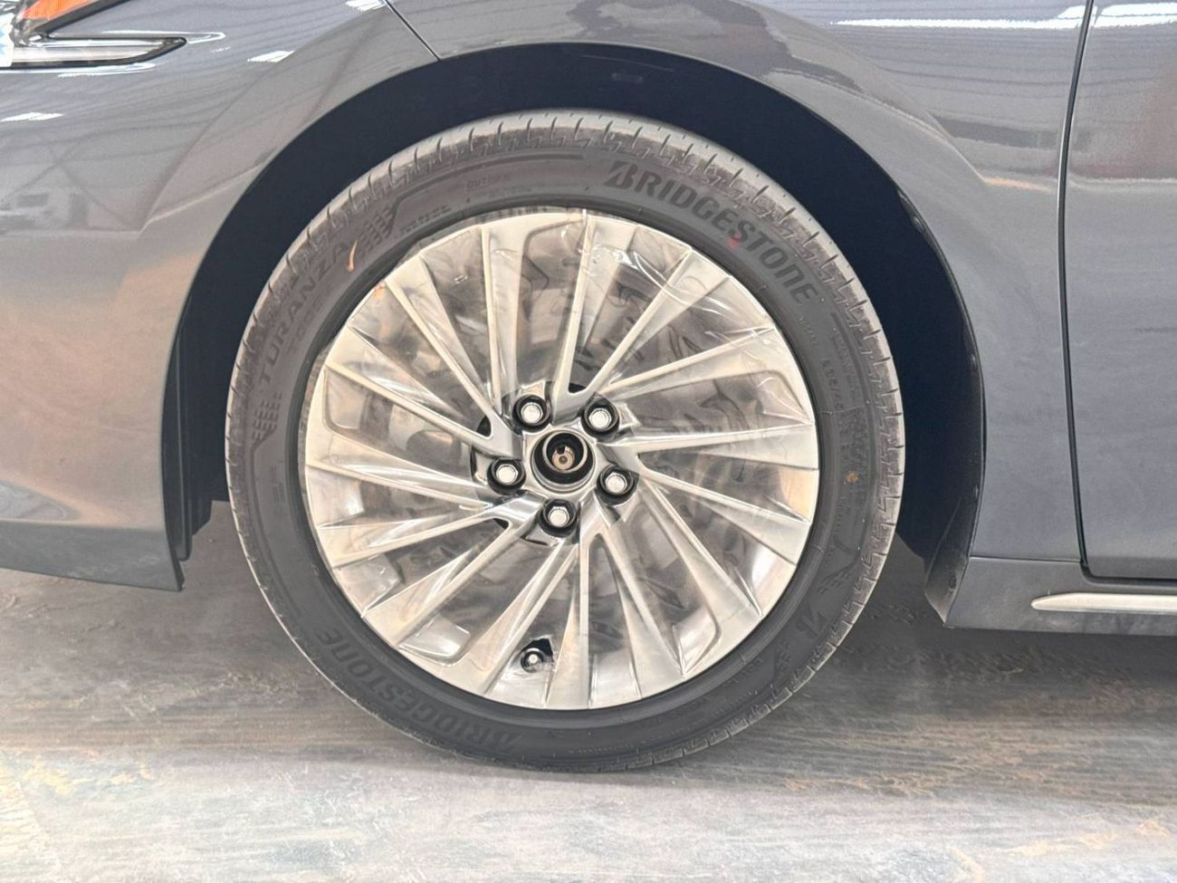 Lexus ES350 2025 LEXUS ES350 3.5L ULTRA LUXURY + RADAR GCC BRAND NEW 0KM (ONLY FOR EXPORT)