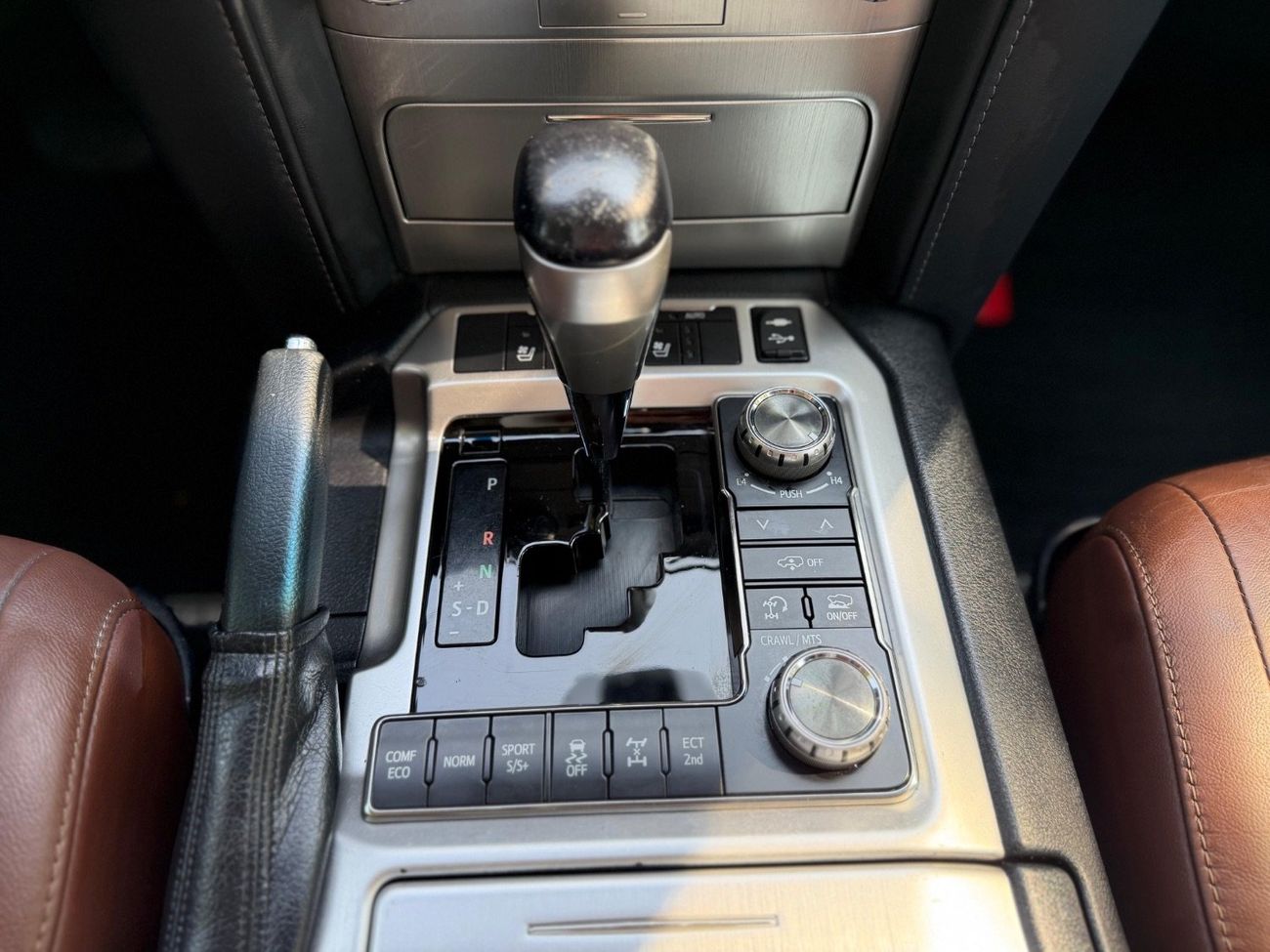 تويوتا لاند كروزر VXR 5.7L 4WD