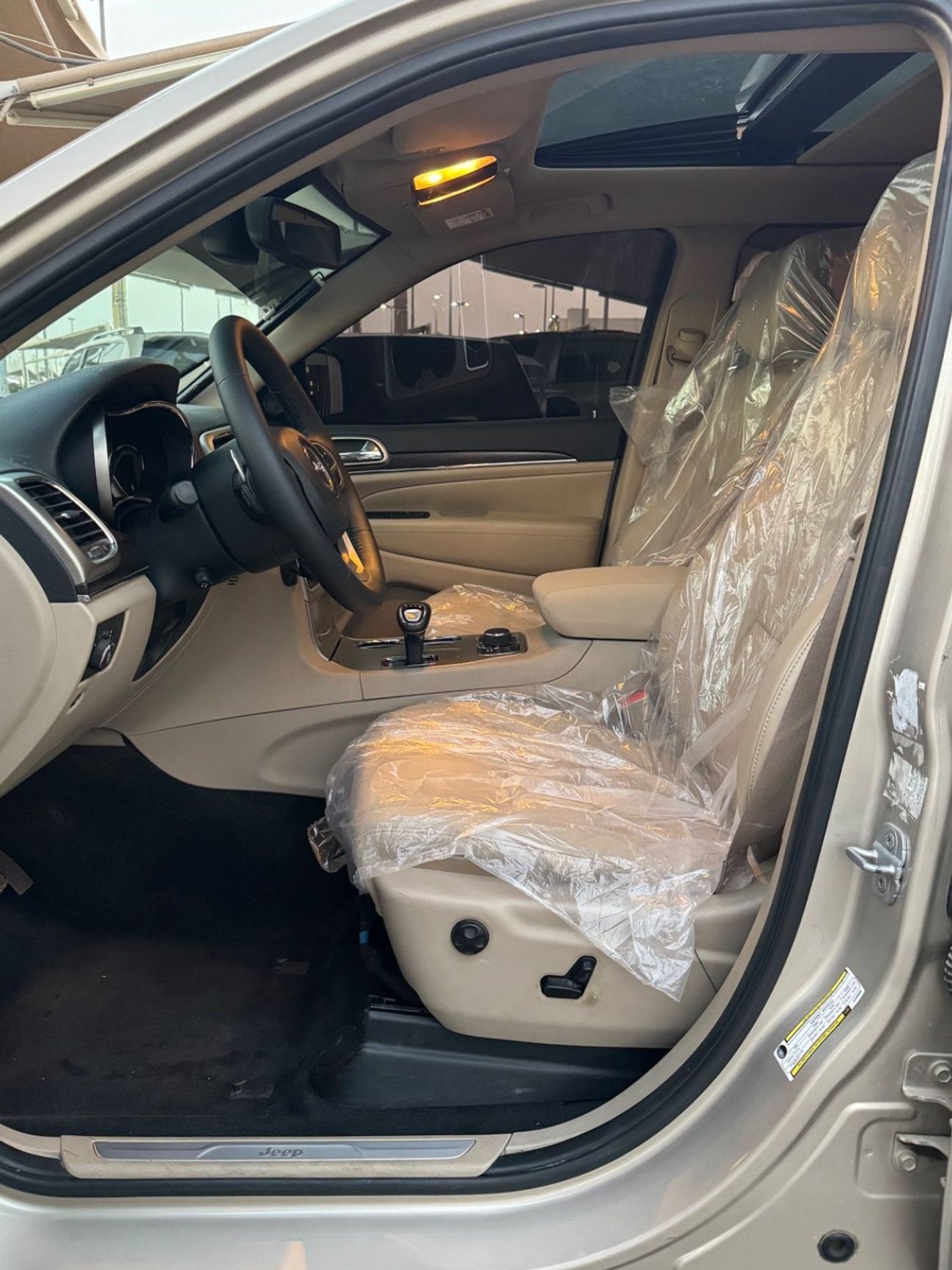 جيب جراند شيروكي Limited 5.7L (360 HP)