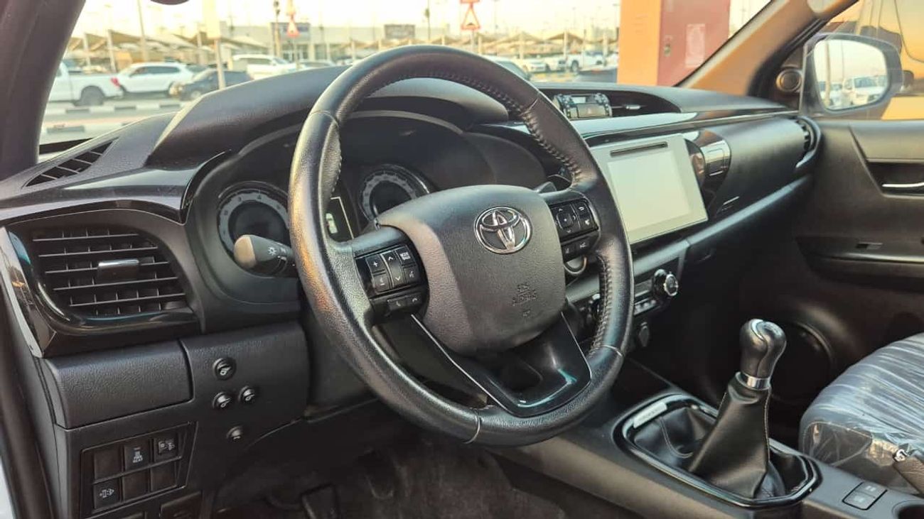 تويوتا هيلوكس S GLX 2.8L 4WD M/T Toyota Hilux 2022 V4 2.8L diesel manual clean car without accident without paint
