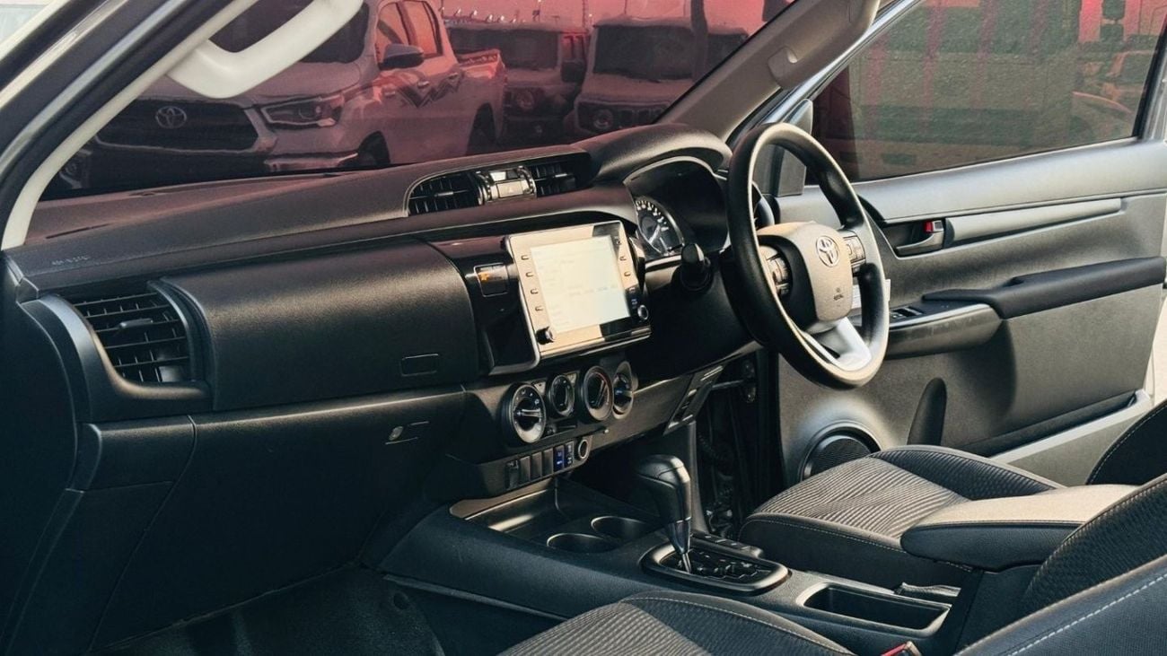 Toyota Hilux SMART CAB | 2022 | 2.8L DIESEL ENGINE |  IRON ROLL BAR | 4 X 4
