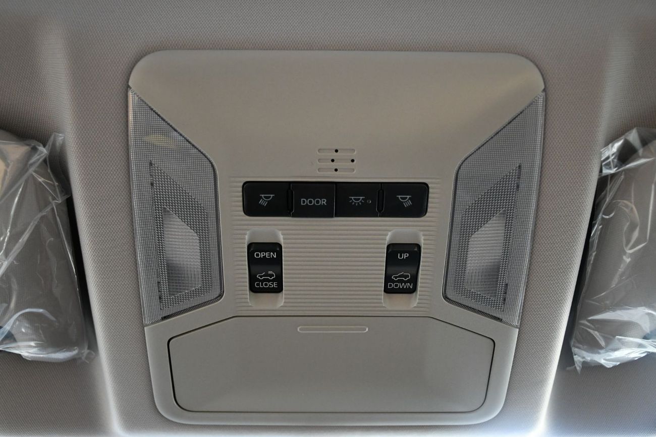 Toyota RAV4 2.5L XLE PETROL WITH SUNROOF  (FOR LOCAL10 %)