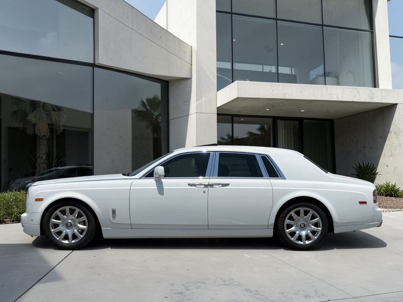 رولز رويس فانتوم ROLLS-ROYCE PHANTOM STANDARD | 6.75L V12 | 2014 | FULL PPF  | ORIGINAL PAINT