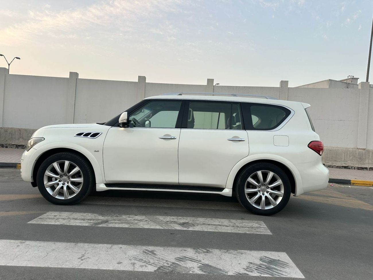 Infiniti QX80 Luxury 5.6L