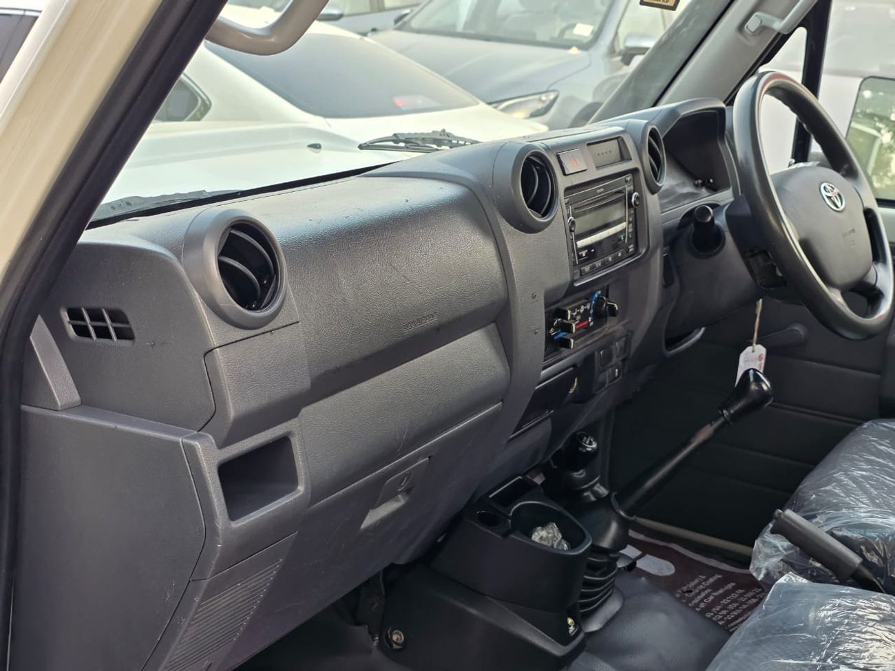 تويوتا لاند كروزر بيك آب diesel 4.5 liter ,right hand drive 2017 model V8 only for export available