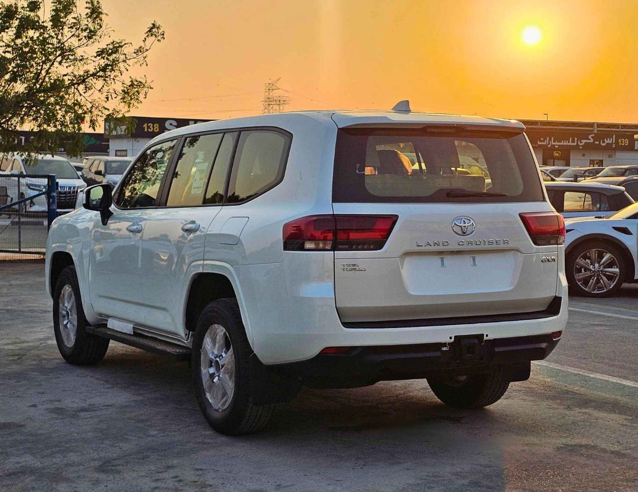 Toyota Land Cruiser GXR TWIN TURBO BASIC / 3.5L V6 PETROL / DRIVER PWR SEAT / FABRIC SEAT / COOL BOX (CODE # GXR-G)