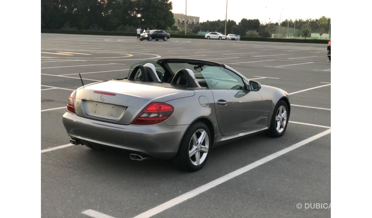 مرسيدس بنز SLK 200 موديل 2009 خليجي حاله ممتازه من الداخل والخارج فل مواصفات