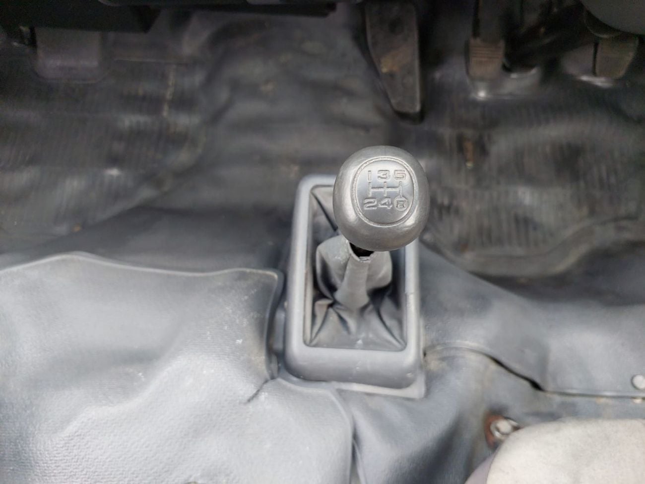 تويوتا هاياس TOYOTA HIACE VAN RHD 2000 MODEL 2.4 L PETROL MANUAL(PM02940)