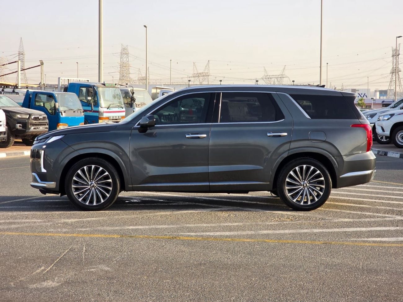 Hyundai Palisade CALLIGRAPHY two sunroof , 4x4 , 360 camera and auto parking sensors