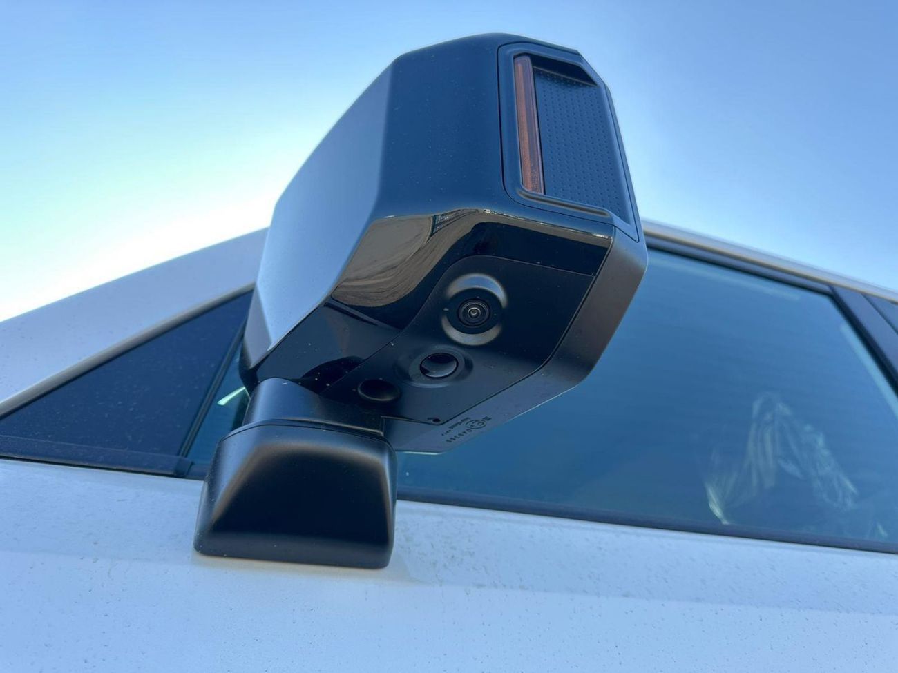 تويوتا برادو VXR Adventure Dual Tone 2.4T