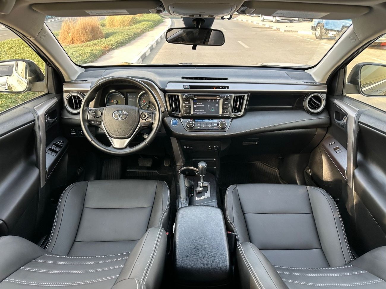 تويوتا راف ٤ XLE 2.5L