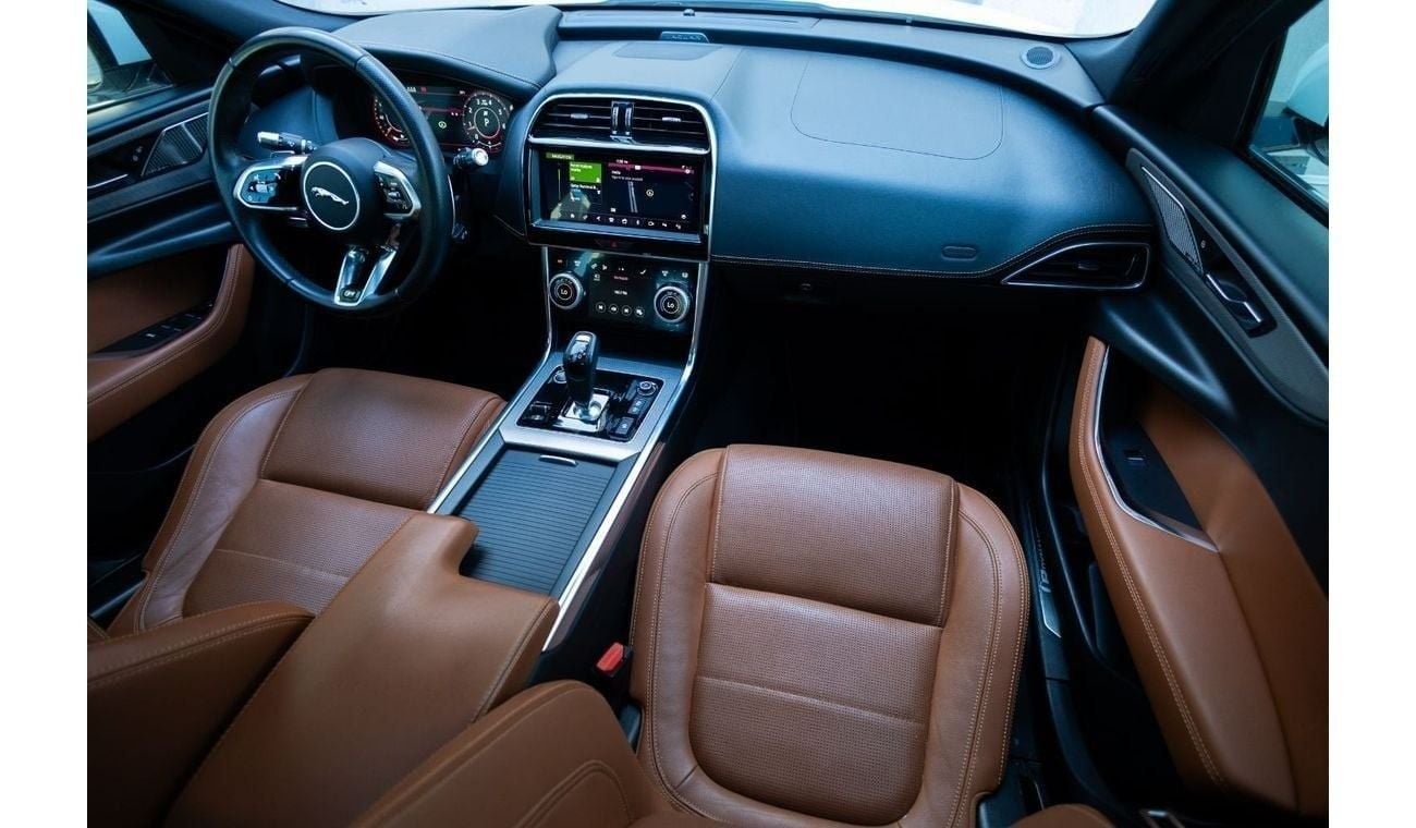 Jaguar XE R-Dynamic SE 2.0L (250 HP) Jaguar XE P250 R-Dynamic SE 2020 GCC under Agency Warranty with Flexible