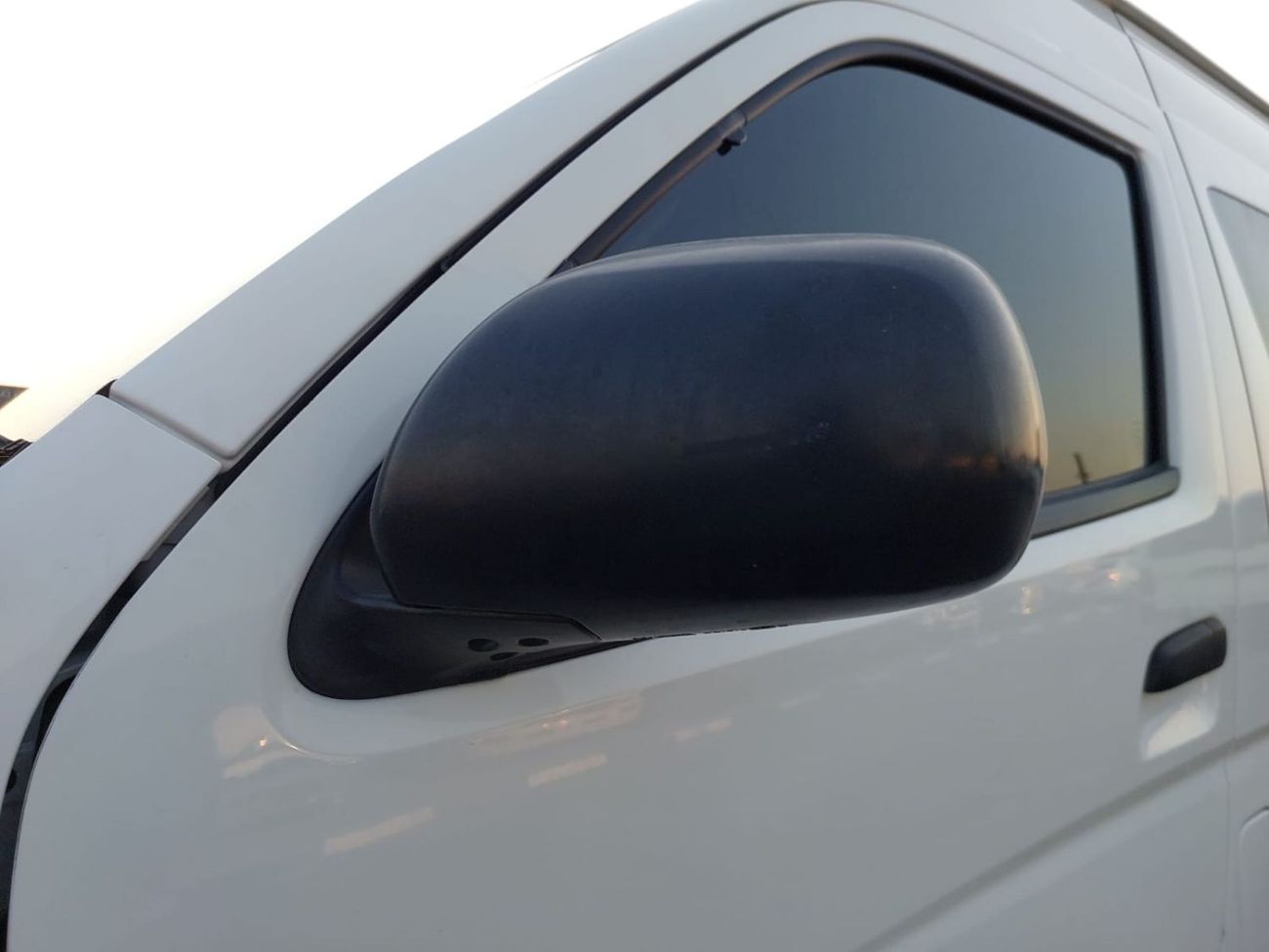 Toyota Hiace TOYOTA HIACE COMMUTER VAN RHD 2018 MODEL 3.0 L DIESEL AUTOMATIC(PM36171)