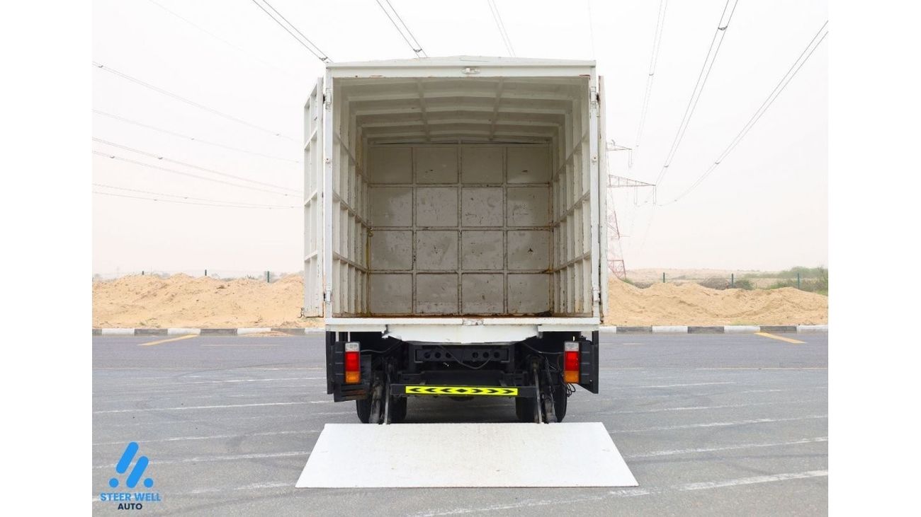 Hino 300 614 / Dual Cab 4.0L RWD / Diesel M/T with Rear AC / Like New Condition / GCC Specs