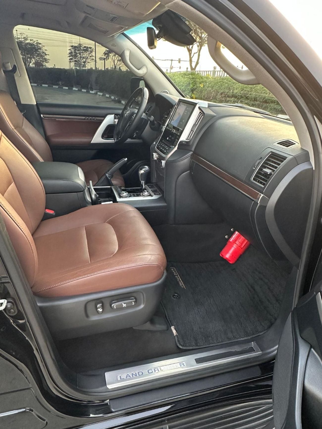 تويوتا لاند كروزر VXR GRAND TOURING V8 5.7L / GCC / VERY GOOD CONDITION / NO ACCIDENT