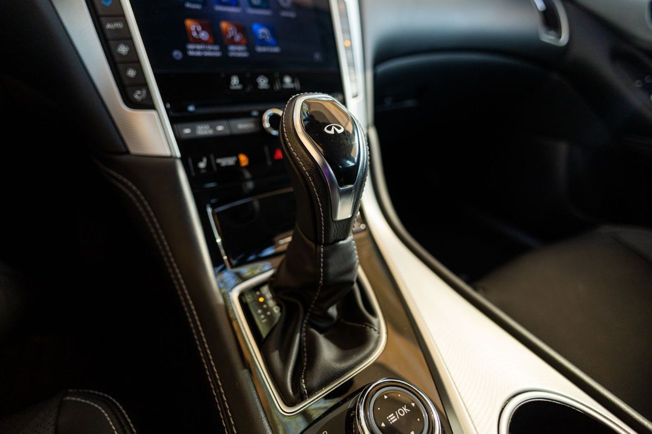 Infiniti Q50 Luxe 3.0L