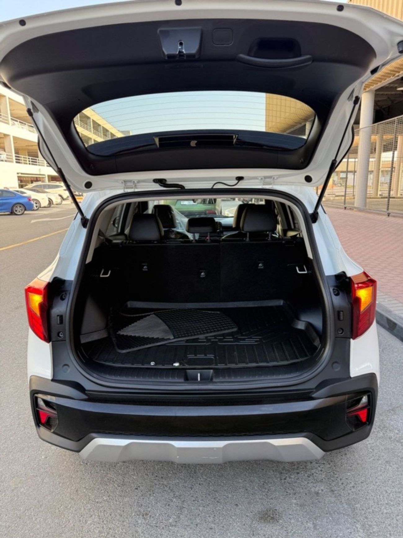 كيا سيلتوس 2024 LX 1.6L (138HP) SUNROOF FULL OPTION CANADA SPEC