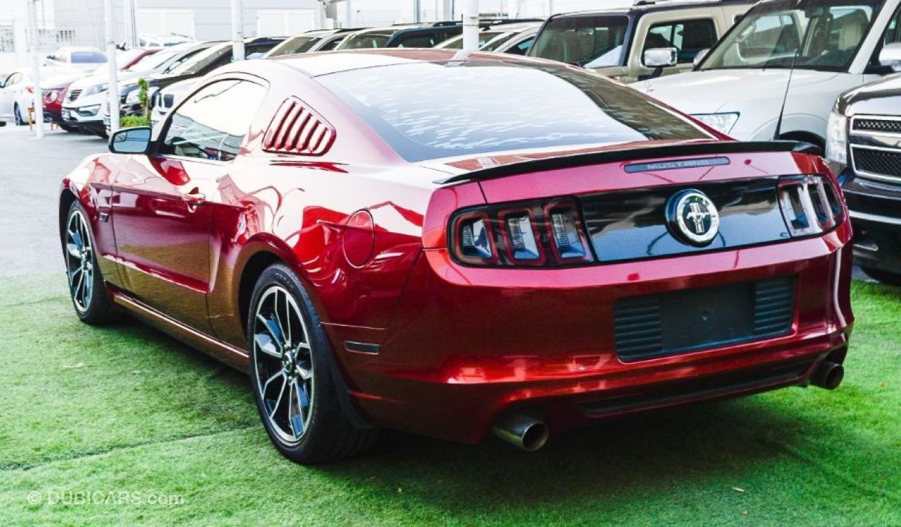 Ford Mustang Ford Mostung Model 2014 import American coulour Red very very clear