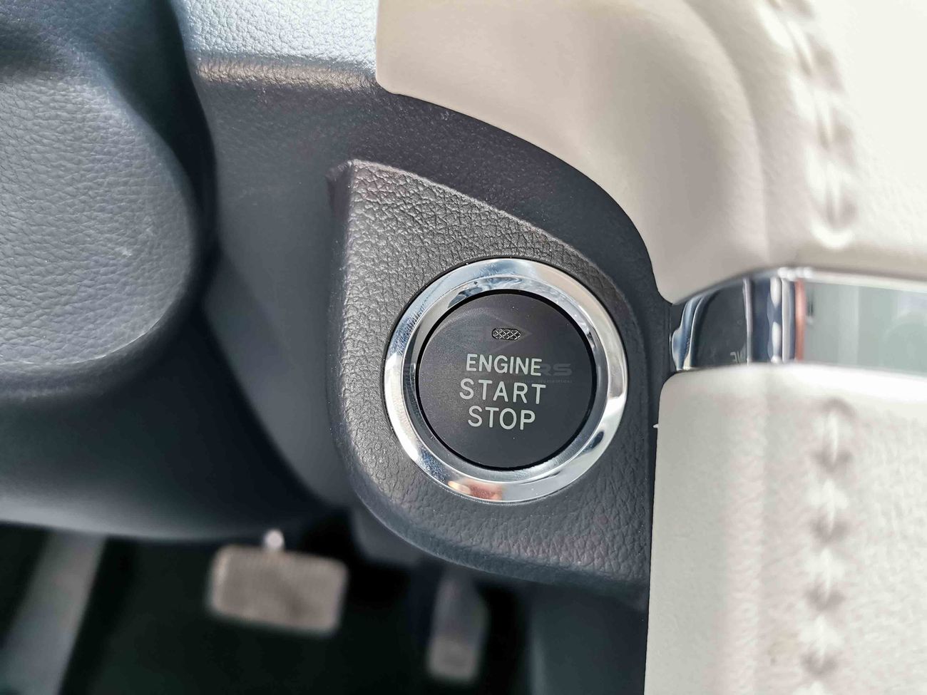 Toyota Rush 1.5L Petrol, 17" Rims, Roof A/C Ventilator, Front Defogger Control, Fabric Seat (CODE # TRGC04)