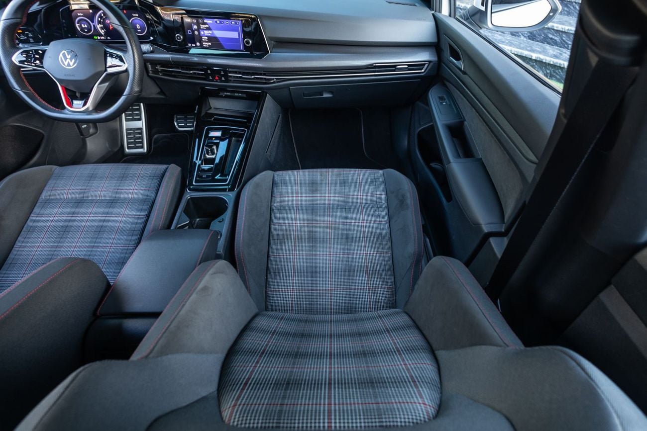 فولكس واجن جولف GTI