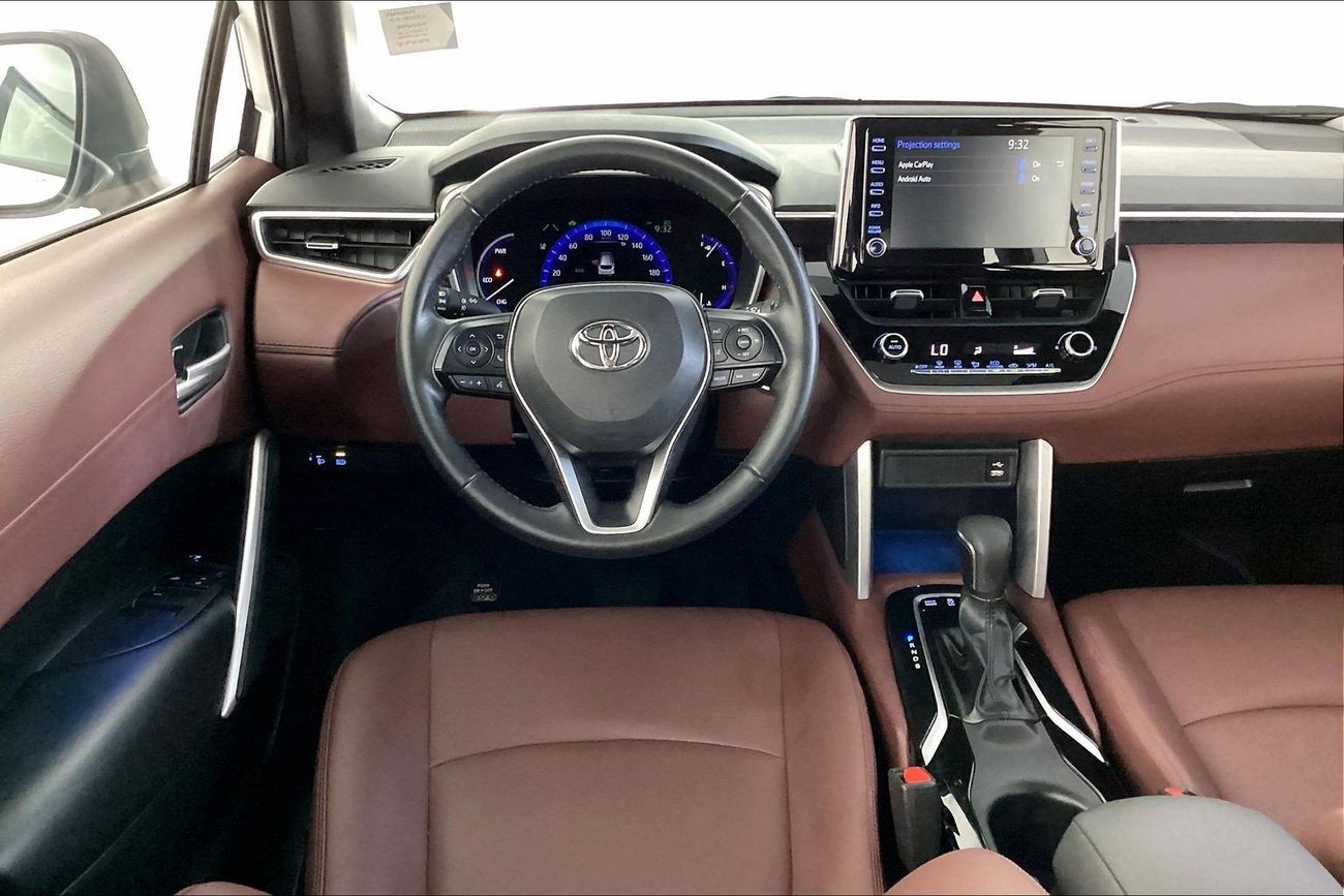 تويوتا كورولا كروس GLI | National Day Celebration | شامل الضمان | 0 ﺪﻔﻋﺓ ﺃﻮﻟﻯ