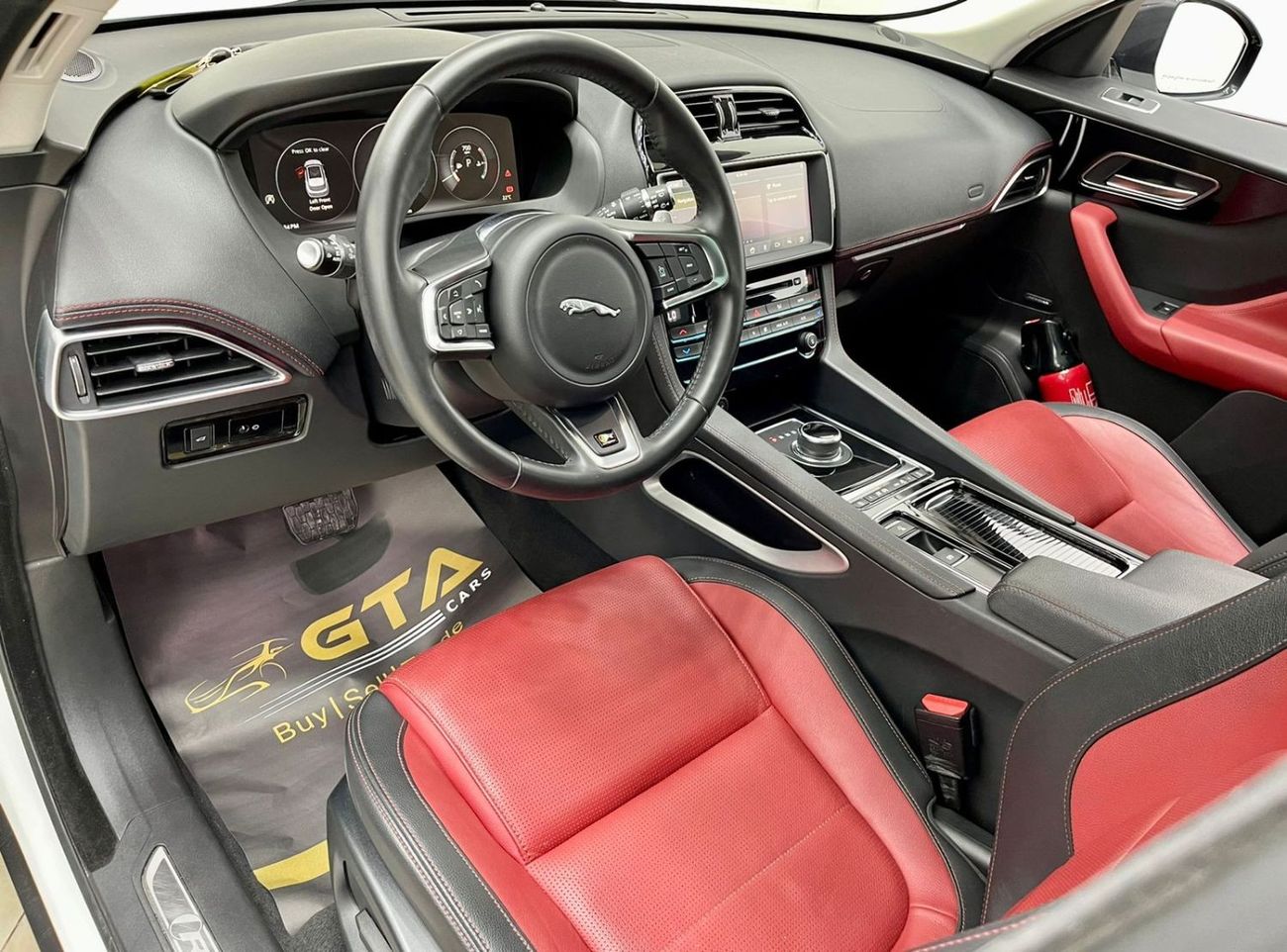 جاكوار F بيس R-سبورت