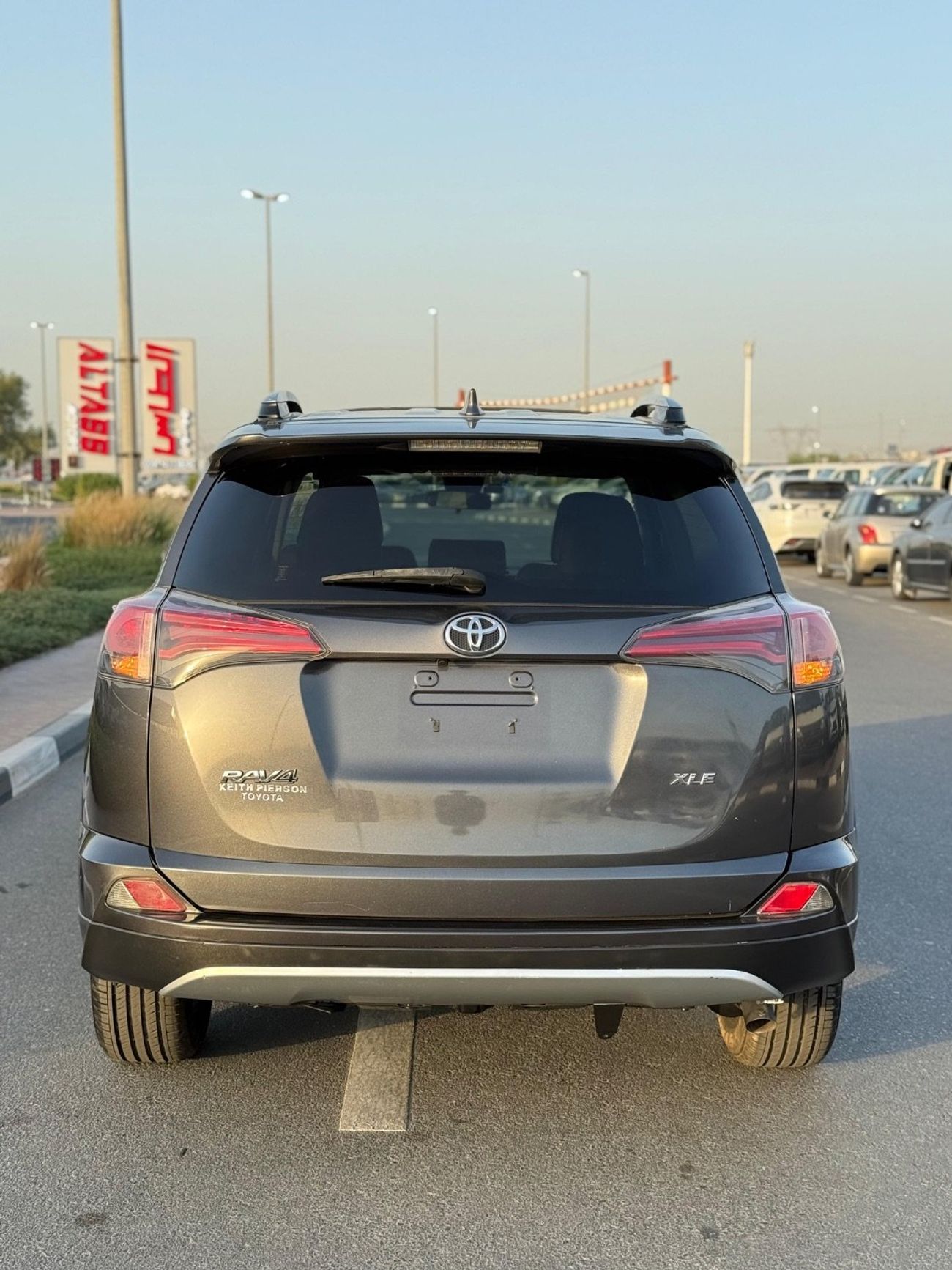 تويوتا راف ٤ XLE sunroof, leather seats Full Option