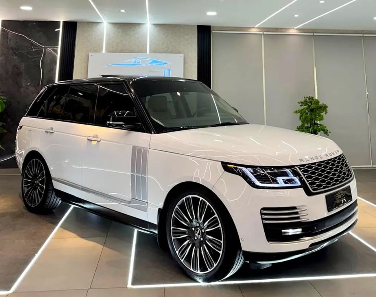 لاند روفر رينج روفر LWB Autobiography P400 3.0L VOGUE FACELIFT || GCC SPECS || FABULOUS CONDITION || TOP OPTIONS || NO A