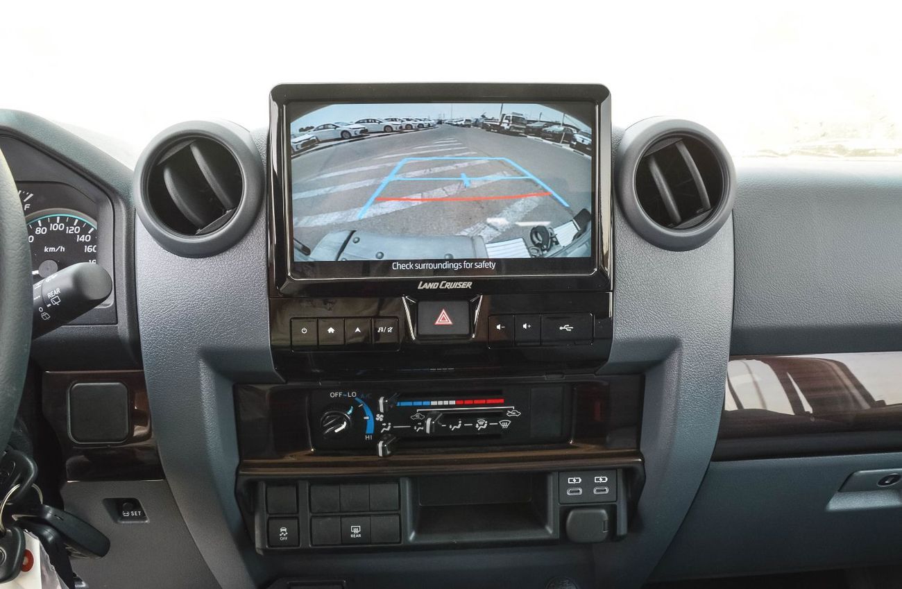 Toyota Land Cruiser 70 TOYOTA LAND CRUISER 76 4.0L 4WD MT 5DOOR SUV 2025