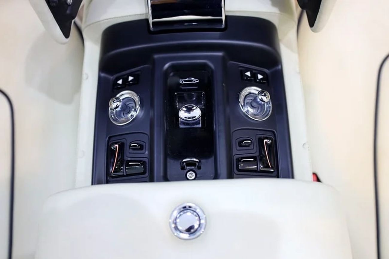Rolls Royce Phantom Drophead 6.8L 2013 Rolls-Royce Phantom Drophead, Brushed Stainless-Steel Bonnet, GCC Specs!!