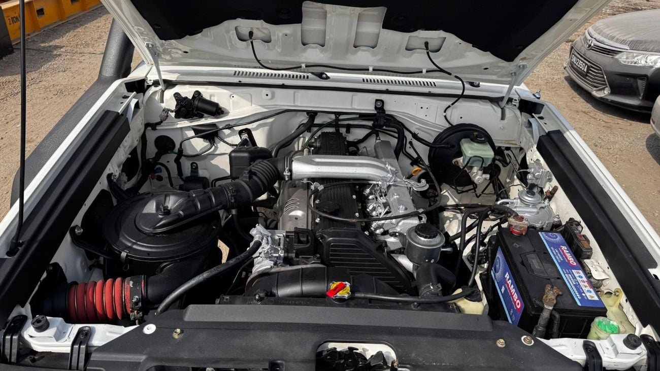 تويوتا لاند كروزر بيك آب Toyota landcruise pickup single cab 2018Model upgrade 2024 Model 4.2 1HZ v6 Engine Colour white Tran