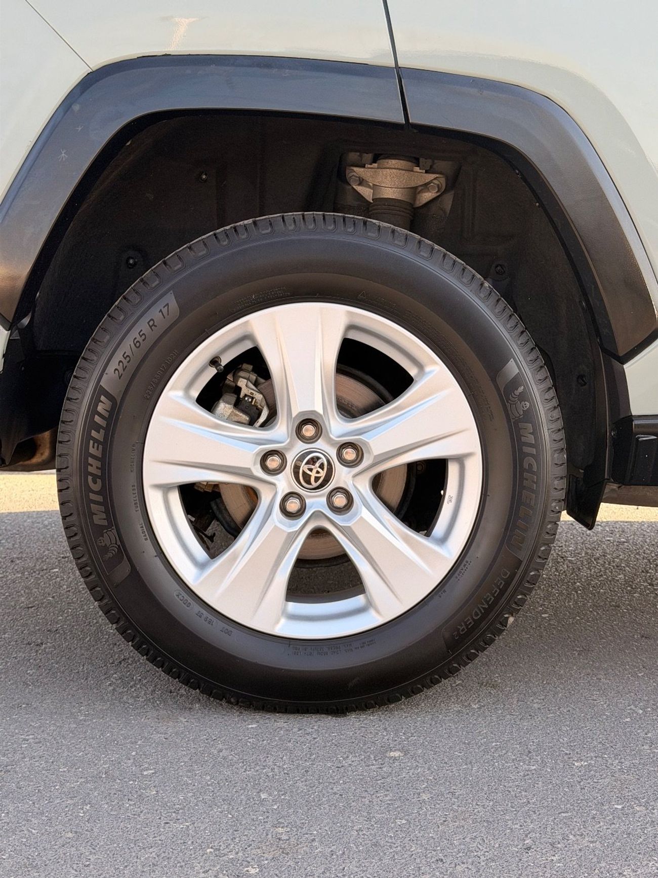 Toyota RAV4 XLE 2.5 L Full option Sunroof, push start