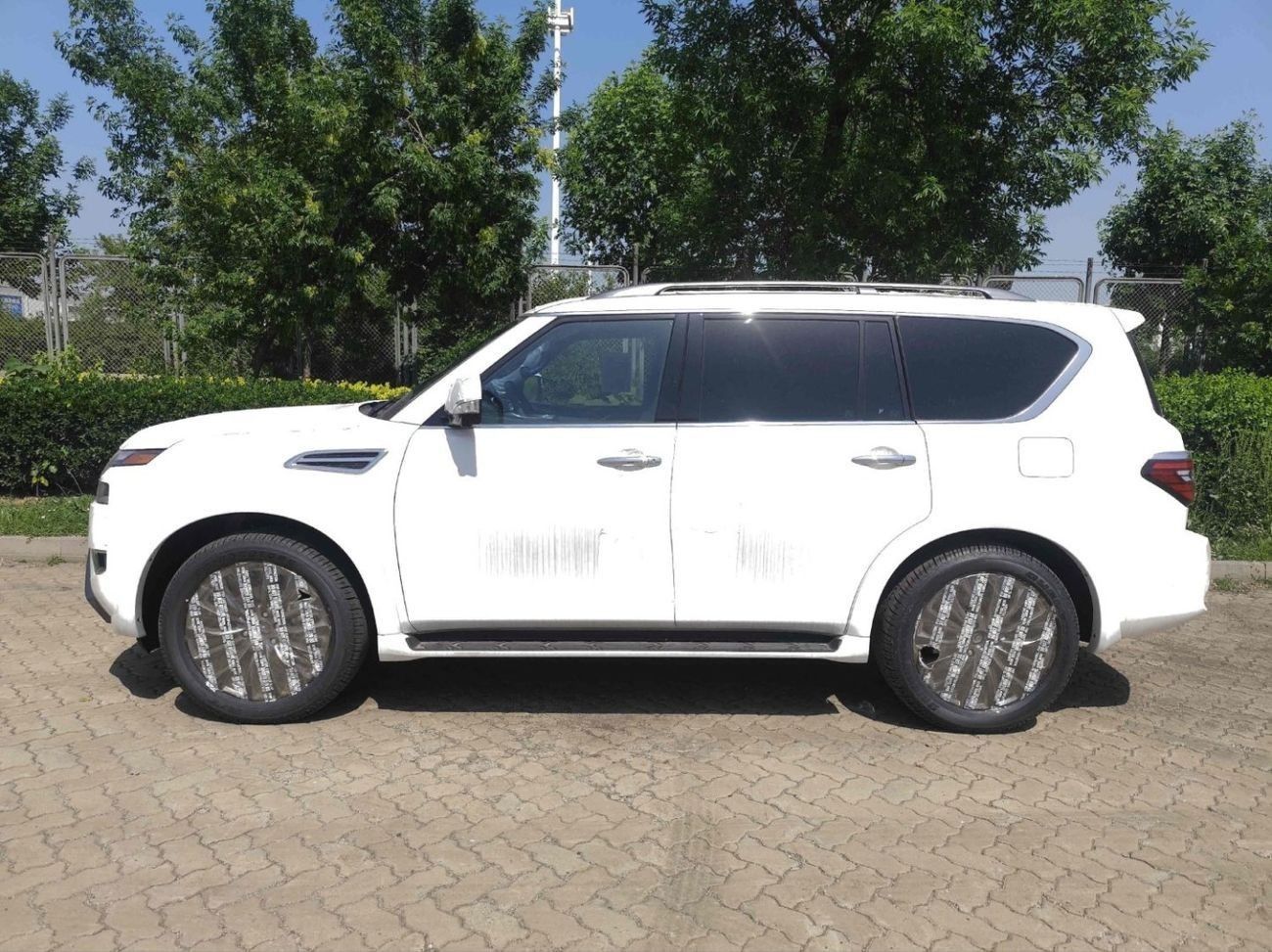 Nissan Armada NISSAN ARMADA PLATINUM V8 5.6L (400HP)