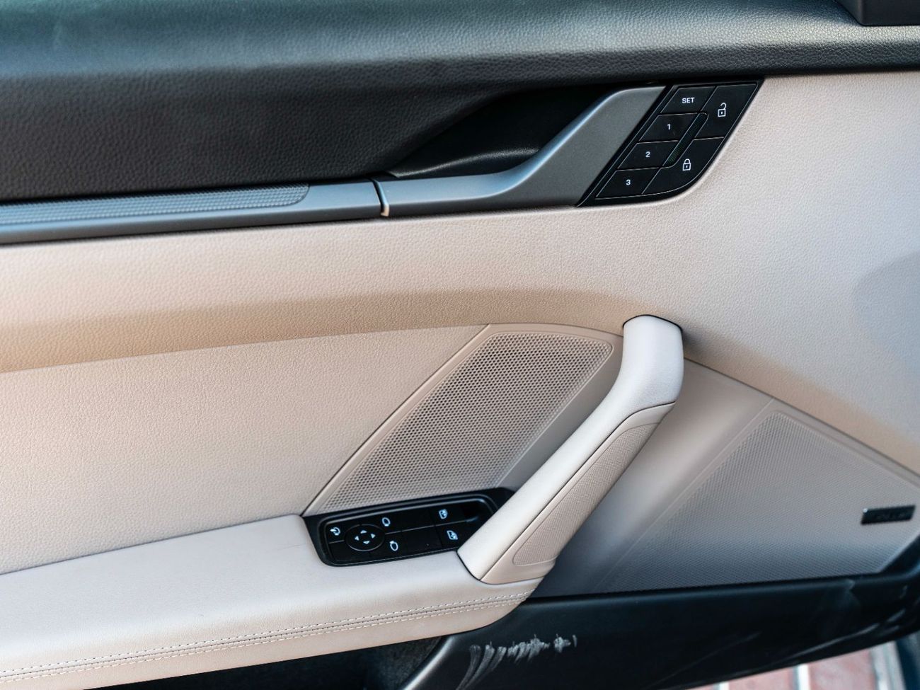 Porsche 911 Carrera 3.0L (444 HP) Coupe