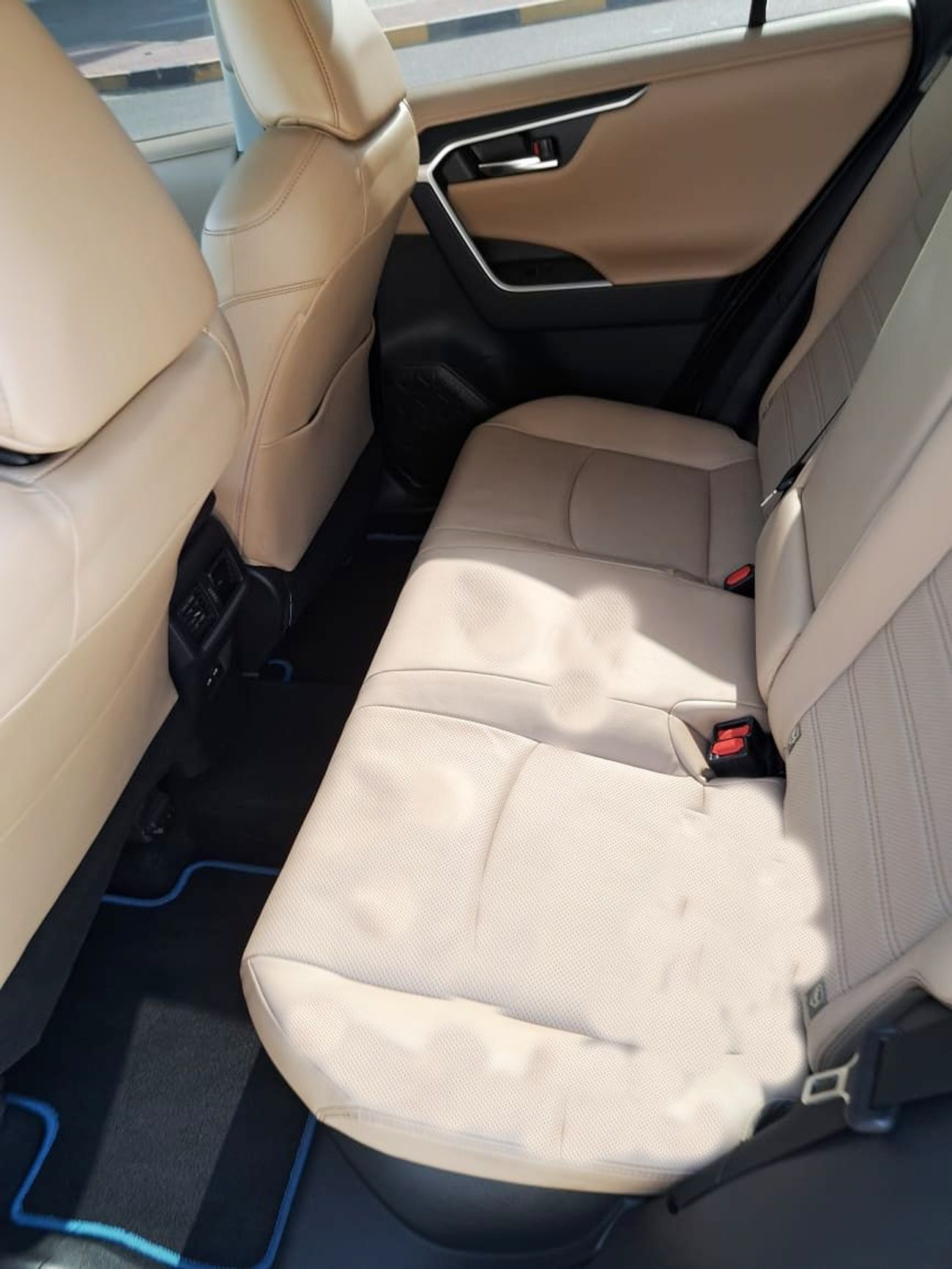 Toyota RAV4 XLE 2.5L Hybrid  - Al Futtaim