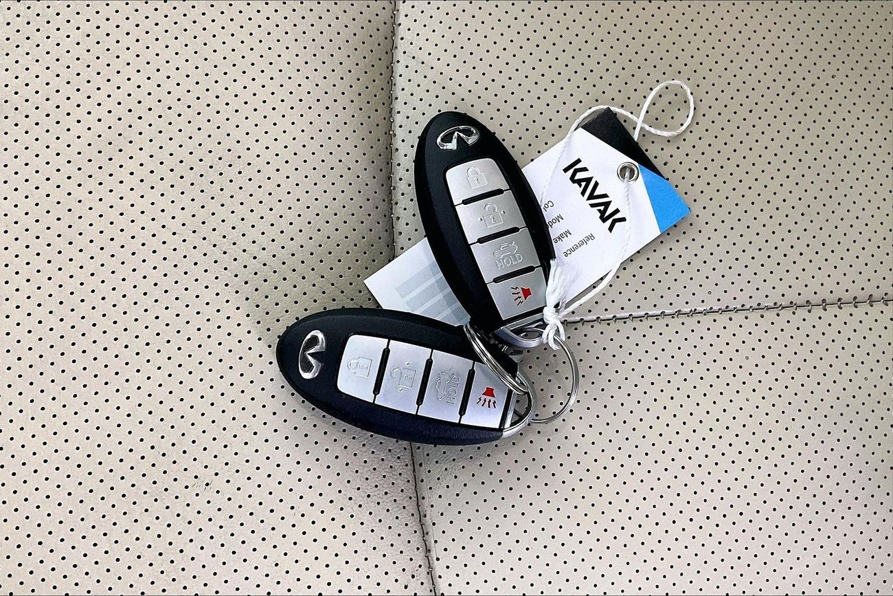 Infiniti Q50 Premium / Luxe