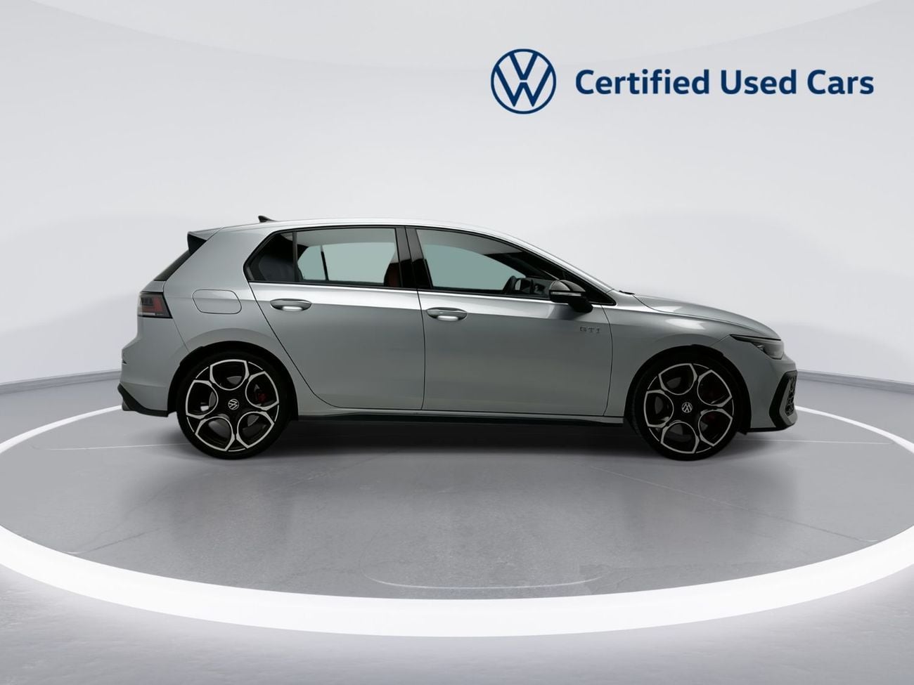 فولكس واجن جولف GTI Fabric++ 2L | Ex-Demo | Black Edition | Queenstown 19" Diamond-Cut Alloys | Performance Hatchback |