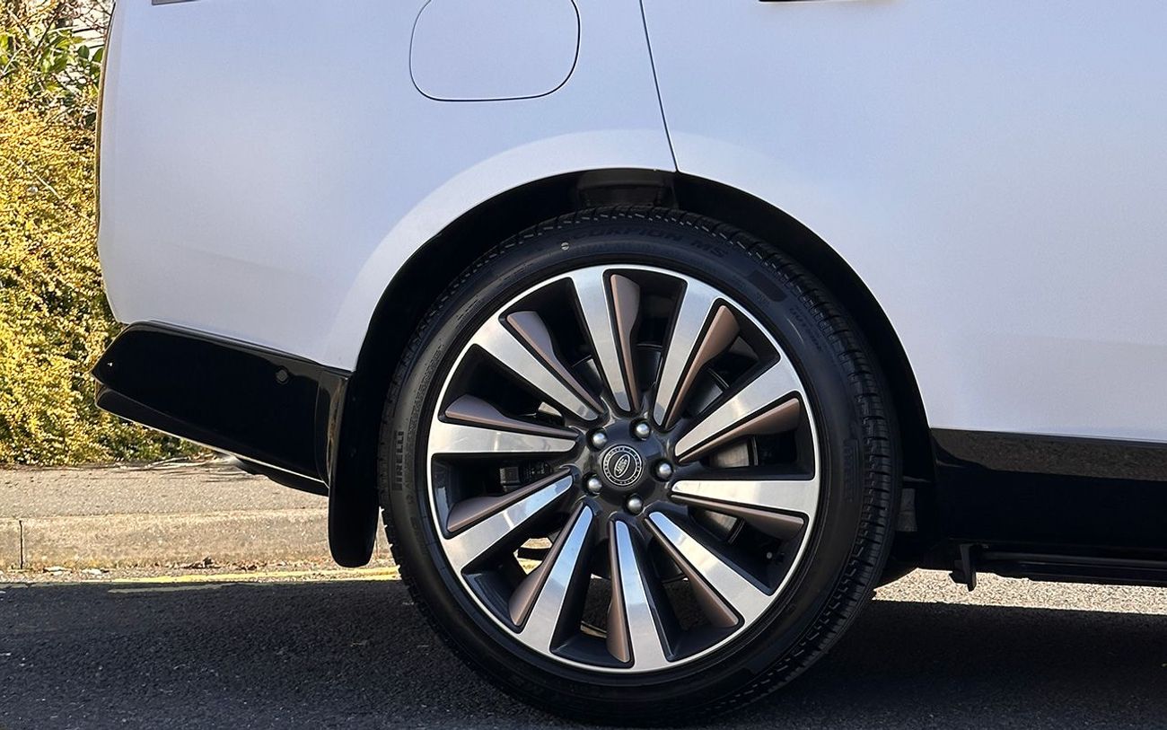 لاند روفر رينج روفر SV 4.4L P615 V8 Right Hand Drive