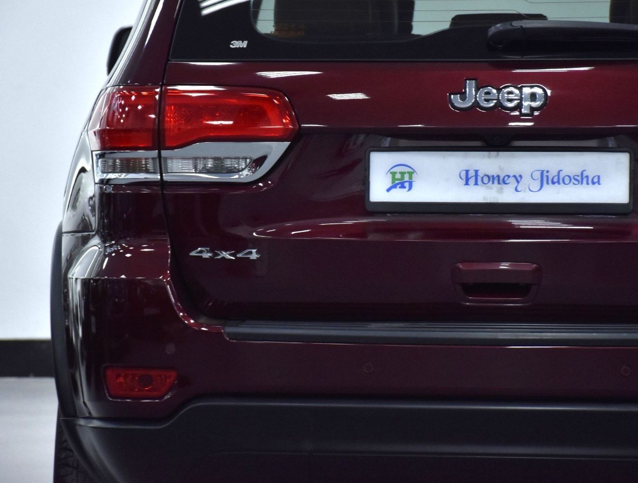 Jeep Grand Cherokee EXCELLENT DEAL for our Jeep Grand Cherokee 4WD ( 2017 Model ) in Burgundy Color GCC Specs