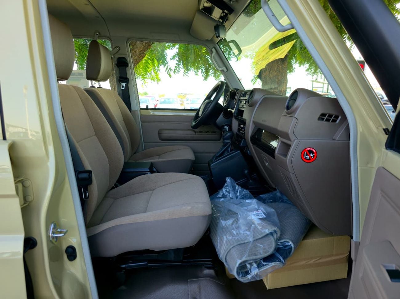 Toyota Land Cruiser Pick Up Toyota Land Cruiser LC79 DC 4.0 AT 2025 basic GCC