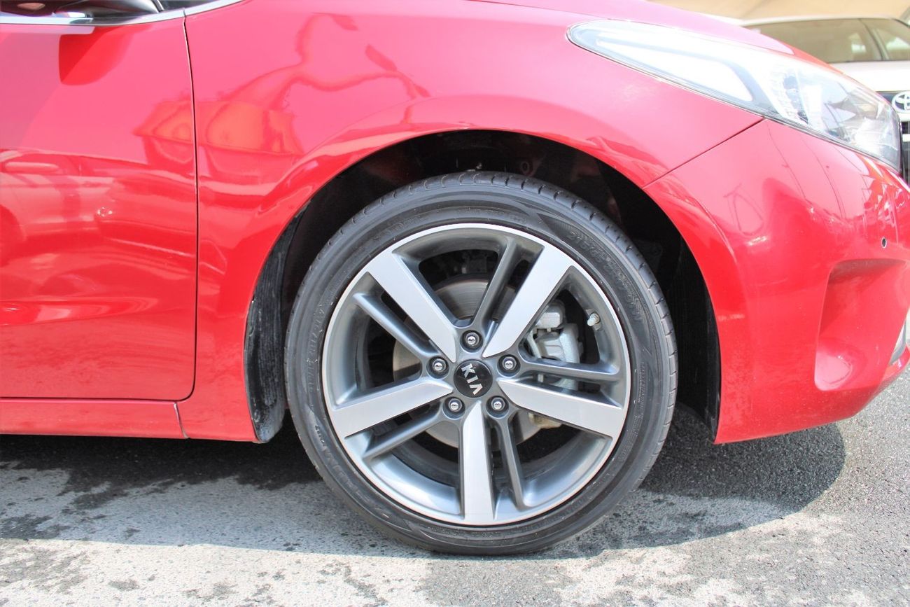 Kia Cerato LX GCC- ACCIDENT FREE - CAR IS IN PERFECT CONDITION INSIDE OUT