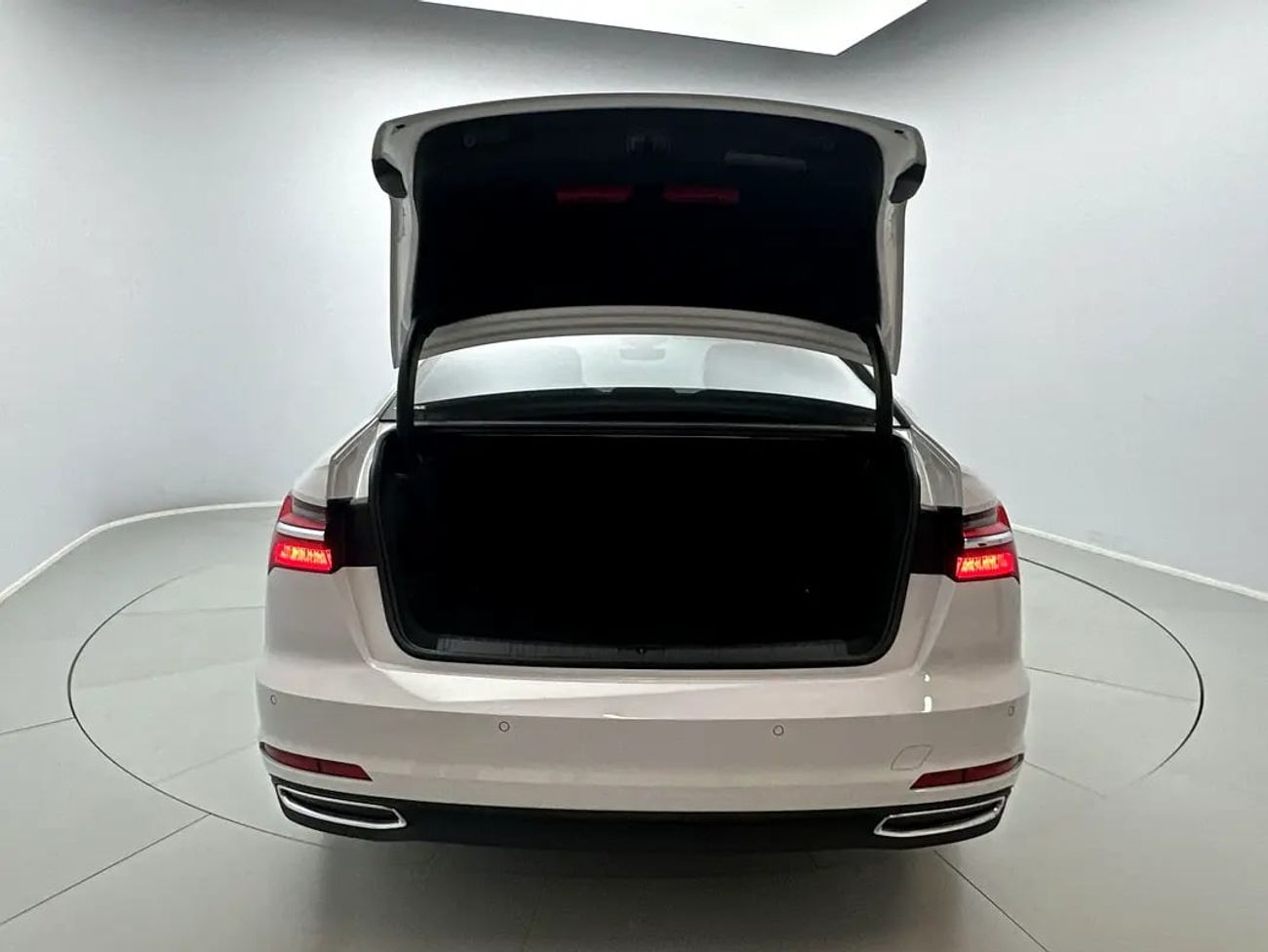 Audi A6 40 TFSI 2.0L 40 TFSI 190hp FWD Business (Ref# 081305) EXCLUSIVE RAMADAN OFFER