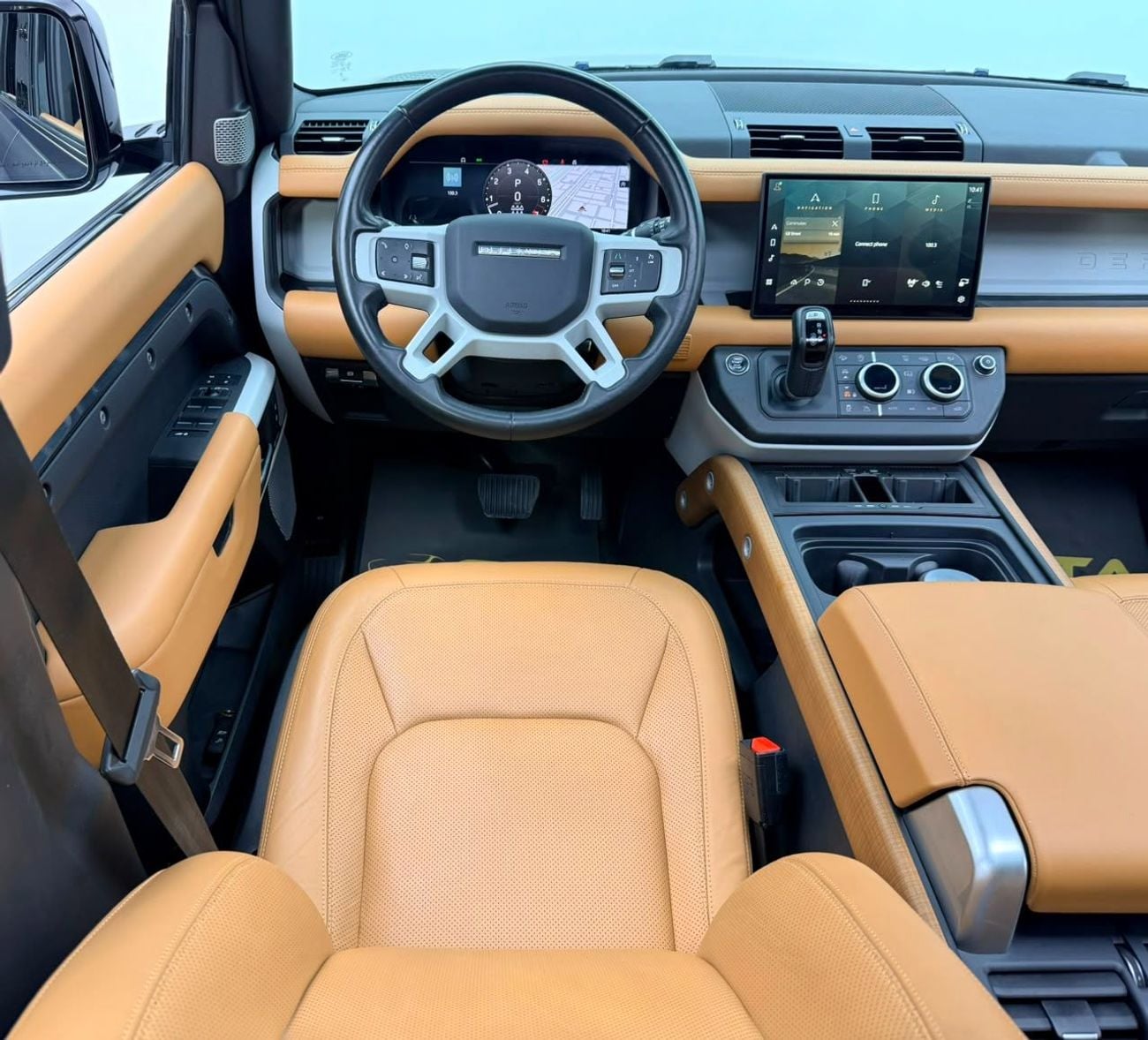 Land Rover Defender 130 HSE P400 2023 Land Rover Defender 130 HSE P400, 5 Year LR Warranty + Service Pack, 8 Seater, GCC
